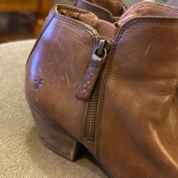 Frye Women’s Brown Leather Side Zip Ankle Boots Size 8.5 (TD) - Picture 3 of 11